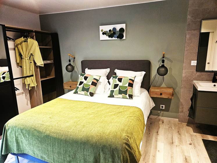 SUITECELADONbedroom3