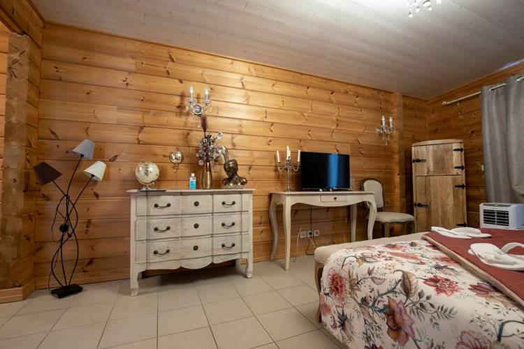 Chambre au rez-de-chaussée,  Chambres d'hôtes piscine  Chambres d'hôtes , Sancerre