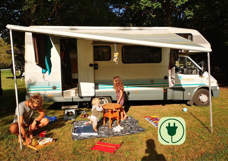 Emplacement camping-car, caravane ou grand van AVEC électricité