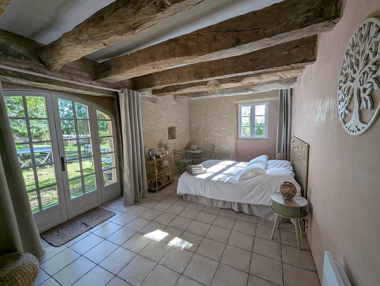 Chambre d'hôtes verdoyante - Aveyron - Vue côté porte grand angle