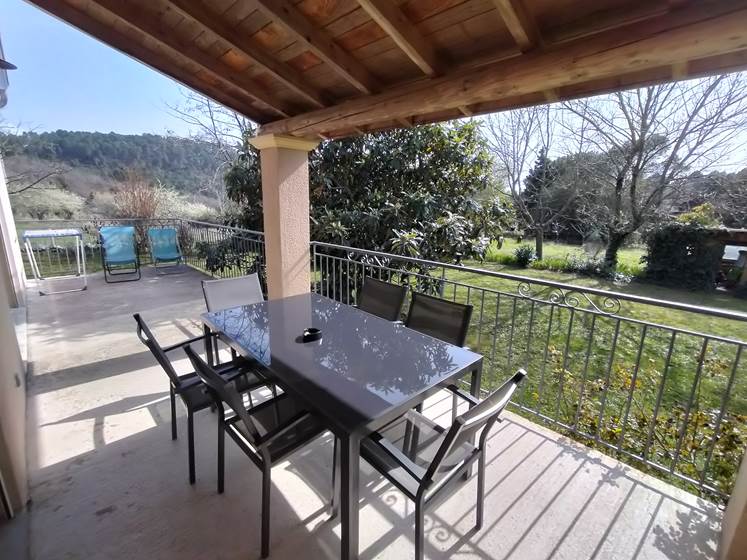 terrasse 1 gîte tournesols ombre bleue du figuier gîtes et chambres d'hôtes avec piscine ardèche