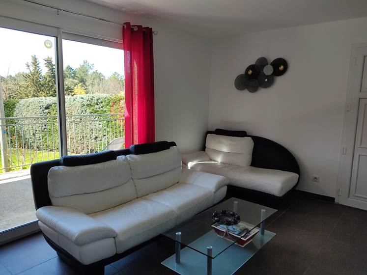 salon gîte Cerisiers ombre bleue du figuier gîtes et chambres d'hôtes avec piscine ardèche