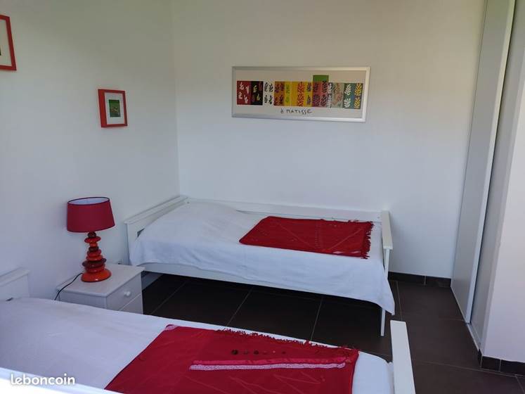 chambre enfants gîtes Cerisiers ombre bleue du figuier gîtes et chambres d'hôtes avec piscine ardèche