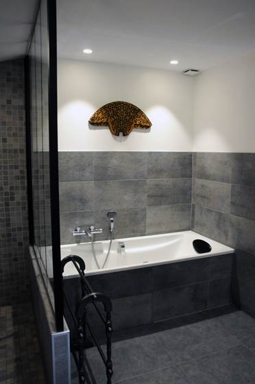 La Colombière : baignoire salle de bain Colombe Diamant