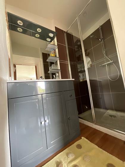 salle de bains suite amande ombre bleue du figuier gîtes et chambres d'hôtes avec piscine ardèche.resized