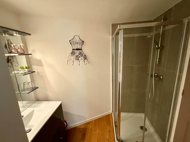 Salle de bains Chambre figue 1 ombre bleue du figuier gîtes et chambres d’hôtes avec piscine Ardèche