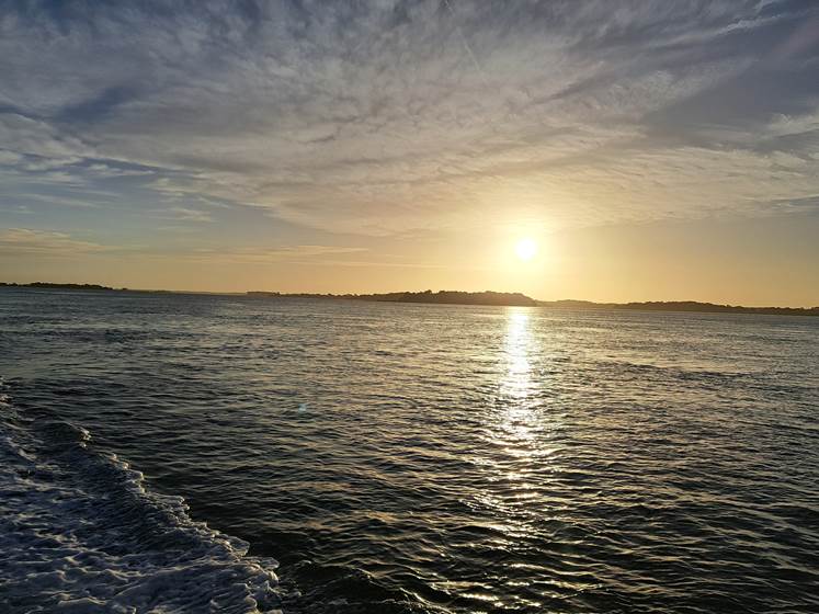 Merzen Croisières privatives lever de soleil Golfe du Morbihan 20 12 2023