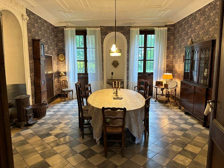 Salle à manger des hôtes