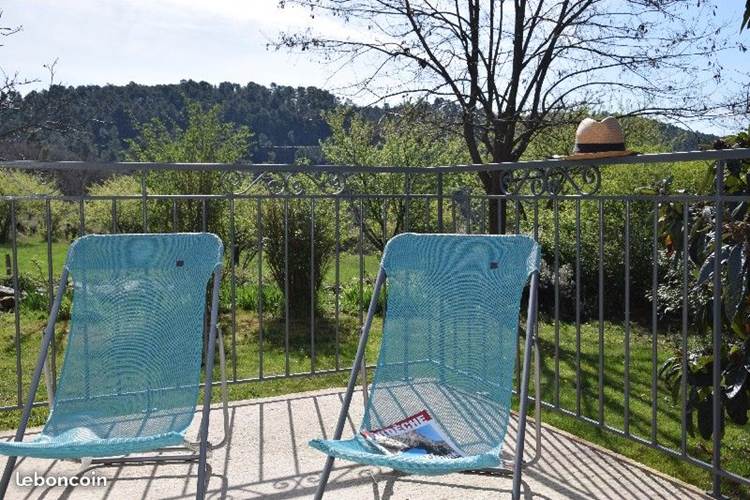 terrasse 3 gîte tournesols ombre bleue du figuier gîtes et chambres d'hôtes avec piscine ardèche