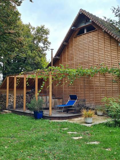 La terrasse du bain nordique et sa pergola végétalisme