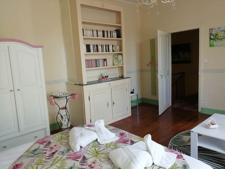 L'entrée de la chambre