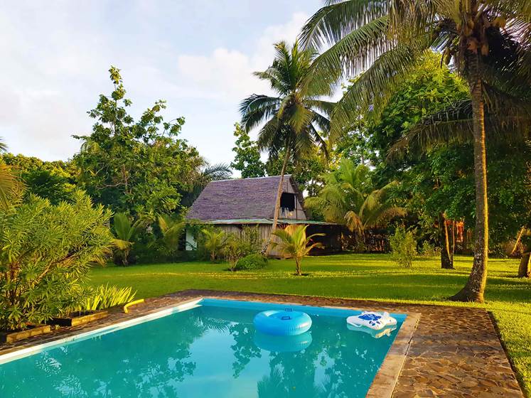 villa oeonellia- vue extérieure-piscine -les villas de Sainte Marie-Madagascar