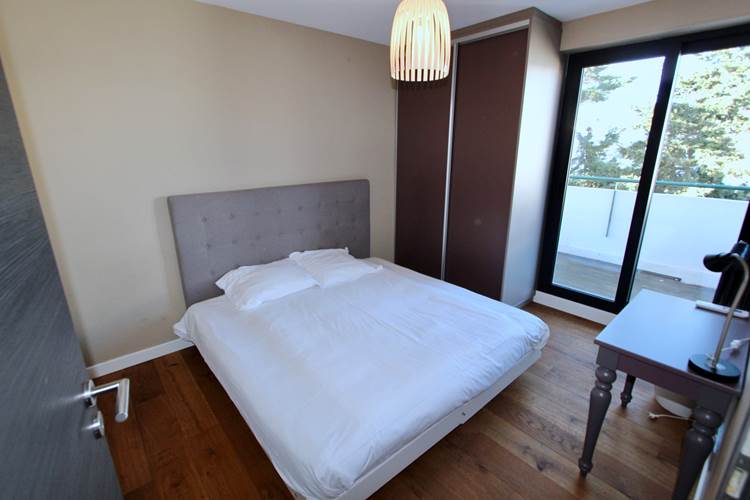 bed cannes apartment