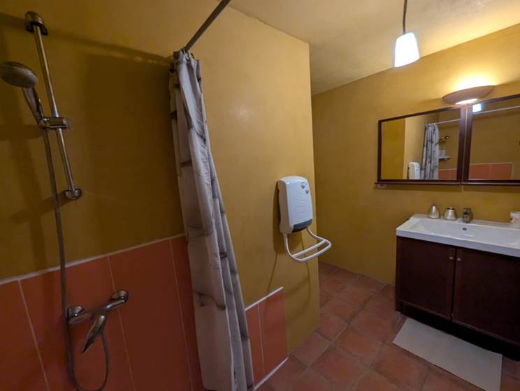 Chambre d'hôtes solaire  - Aveyron - Salle de bain privative douche