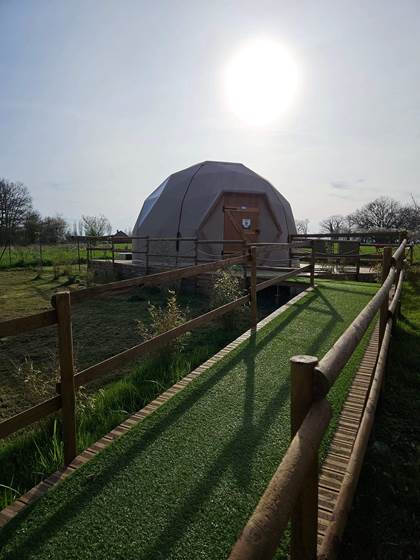 Dôme géodésique bulle situé à Sancerre