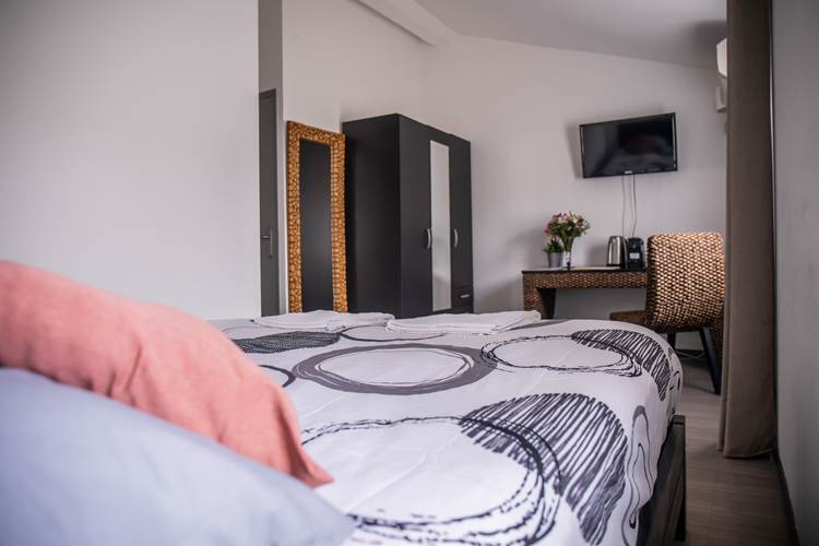 Chambre 2 vue du lit
