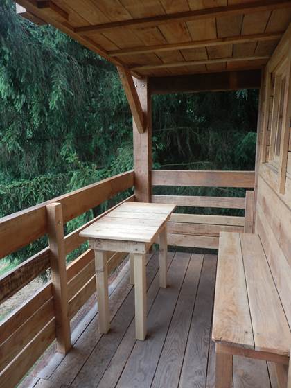 cabane ecolodge - balcon / table