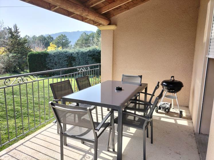 terrasse 2 gîte tournesols ombre bleue du figuier gîtes et chambres d'hôtes avec piscine ardèche