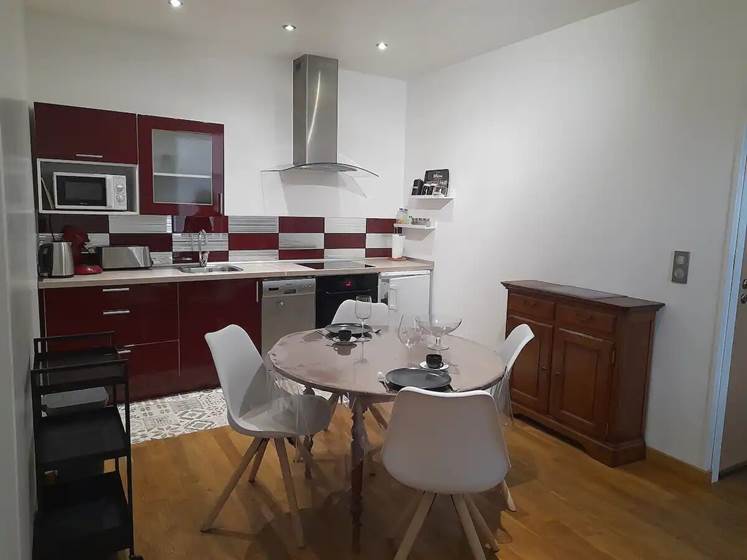 ROUSSEAU-SERVICE-Appartement-le-Pressoir-coin-repas