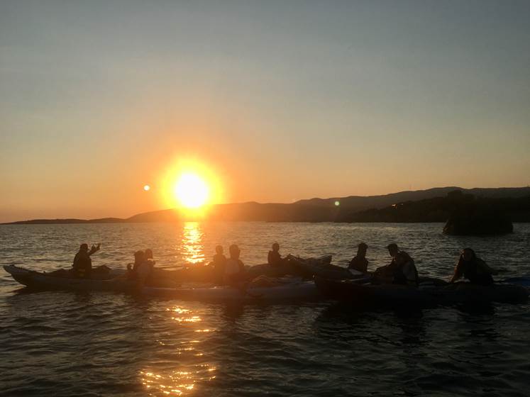 Abbartello canoe de mer kayak Corse pause gourmande contemplation coucher de soleil