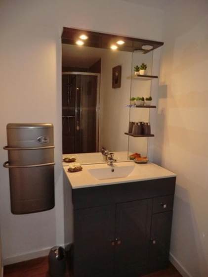 salle de bain chambre noisette , ombre bleue du figuier gîtes et chambres d'hôtes avec piscine Ardèche