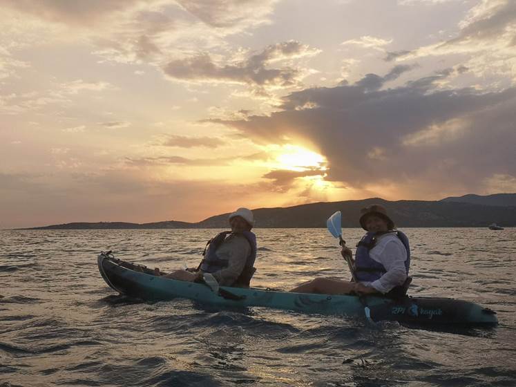Abbartello canoe de mer kayak Corse coucher de soleil orangé