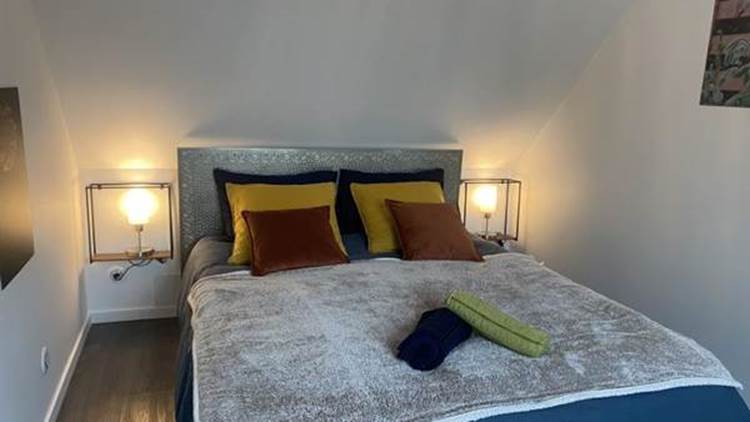 Parking spacieux pour bateau et véhicule – location idéale pour pêcheurs à Caurel (22)