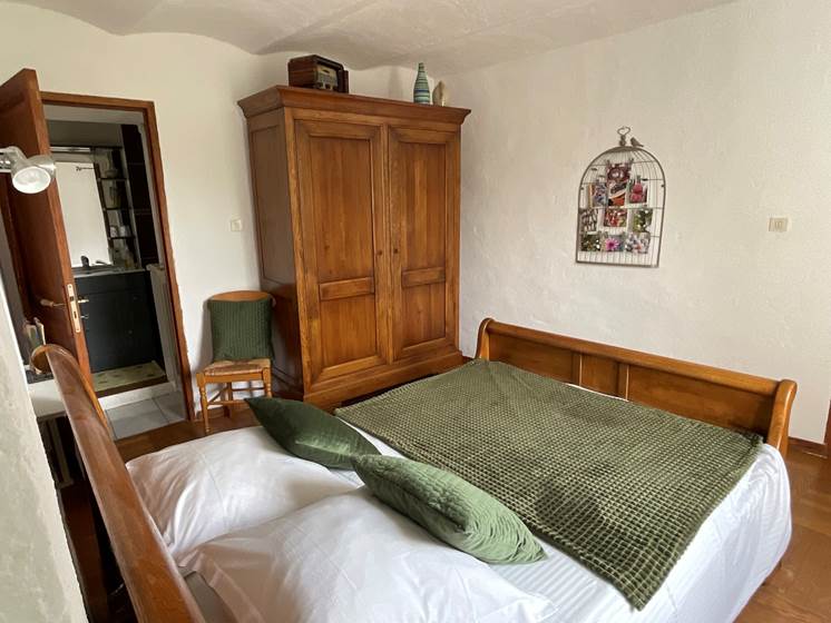 chambre parentale 4 suite amande ombre bleue du figuier gîtes et chambres d'hôtes avec piscine ardèche.resized