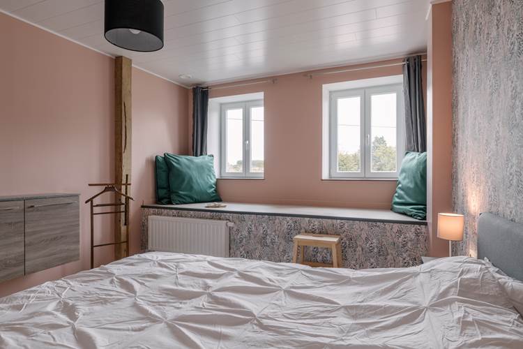 Chambre 1 à l'étage façade, lit 2 personnes