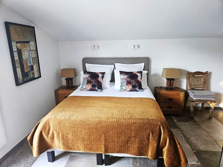 VILLARIVIERAbedroom4