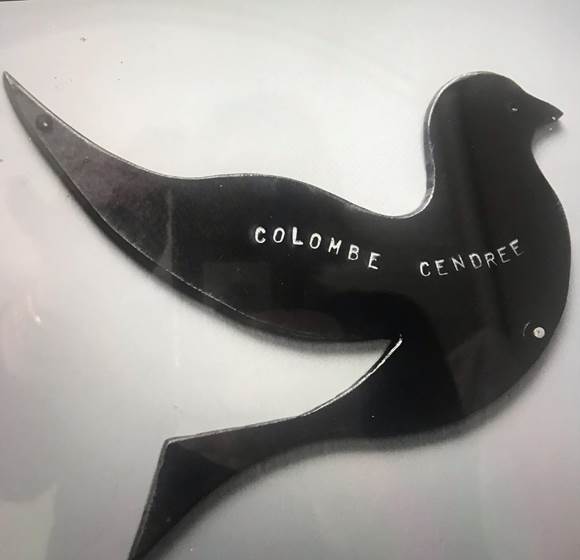 Colombe cendrée : une des 2 chambres de la suite
