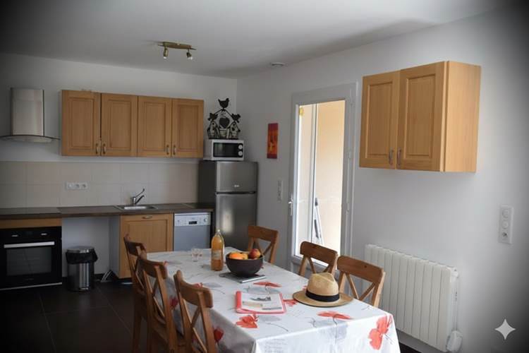 ombrebleuedufiguier-gîte-cerisiers-cuisine