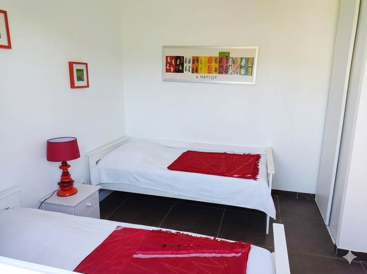 ombrebleuedufiguier-gîte-cerisiers-chambre enfants