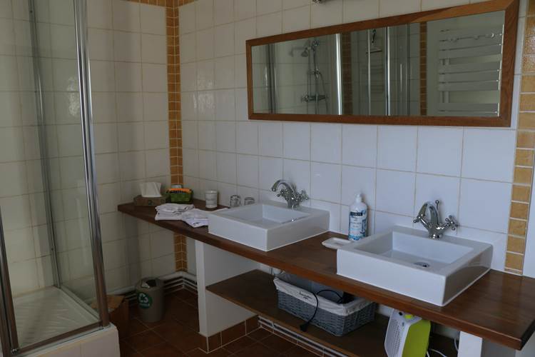 Salle de bain privative avec 2 vasques