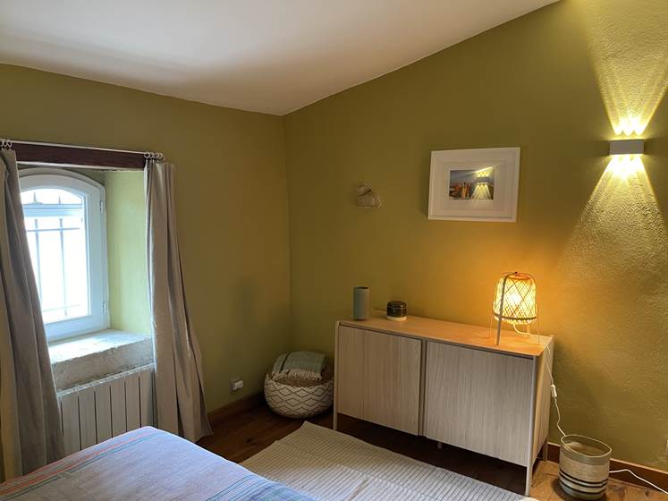 CHAMBRE OLIVE 2E`ME E´TAGE commode MF