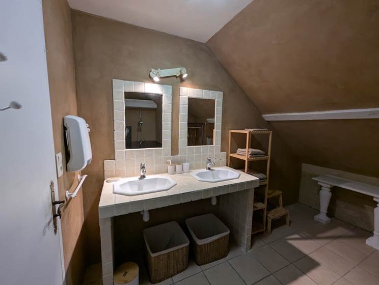 Gite panoramique- Aveyron - Salle de bain 2 vasques