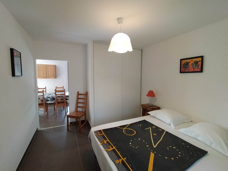 chambre parentale 2 gîte tournesols ombre bleue du figuier gîtes et chambres d'hôtes avec piscine ardèche