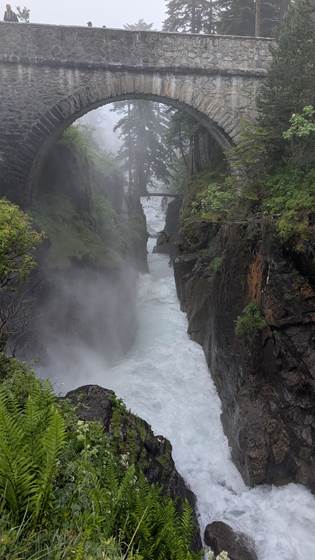 Le pont d'Espagne en crue