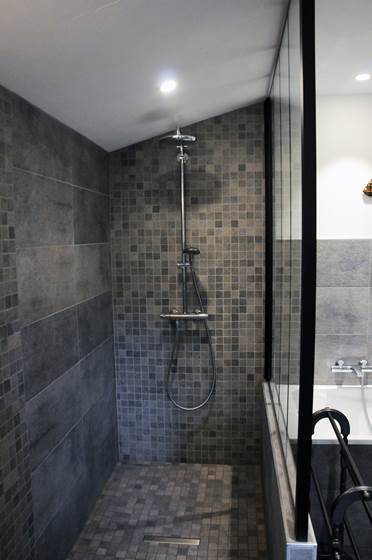La Colombière : douche à l'italienne salle de bain Colombe Diamant
