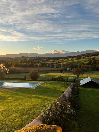 Vue sur la chaine des Pyrénées et la nature