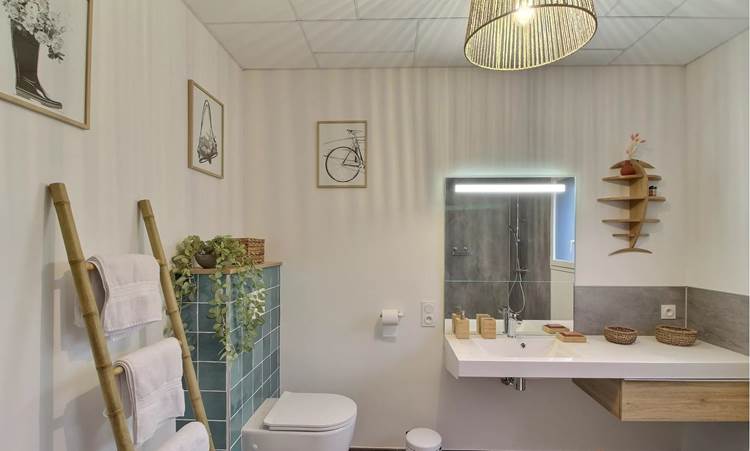 Salle d'eau "un instant pour soi" avec grande douche à l'italienne