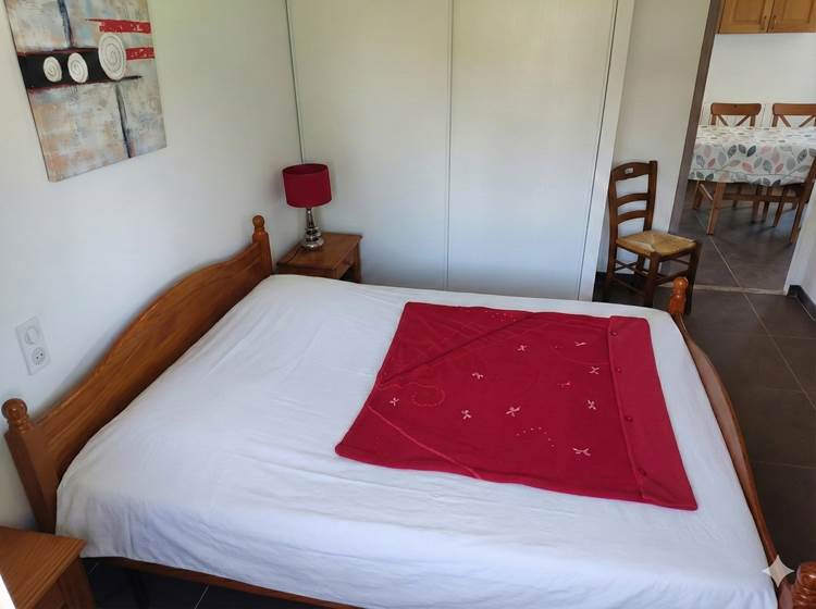 ombrebleuedufiguier-gîte-cerisiers-chambre parentale 2