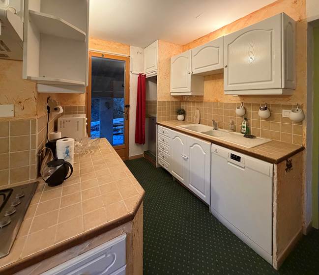 cuisine équipée donnant sur la terrasse