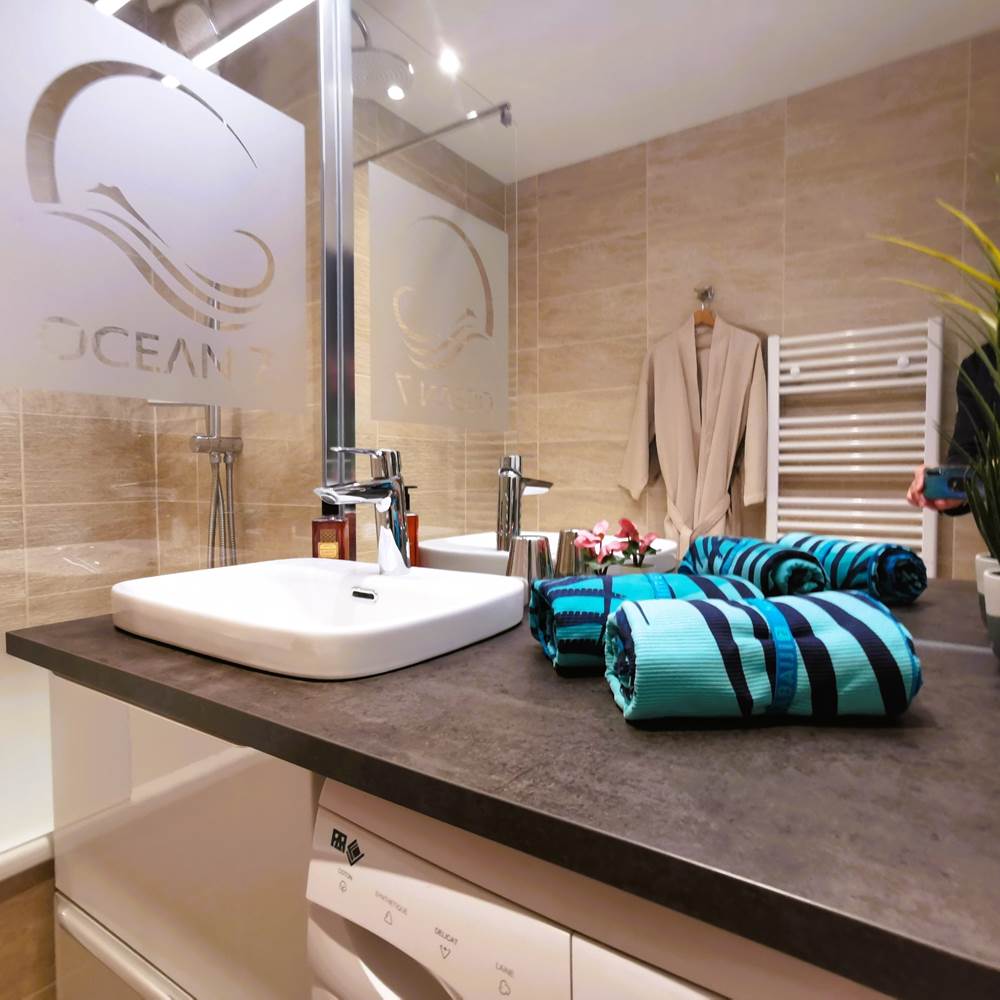 OCEAN 7 Salle de bain docuhes-presta