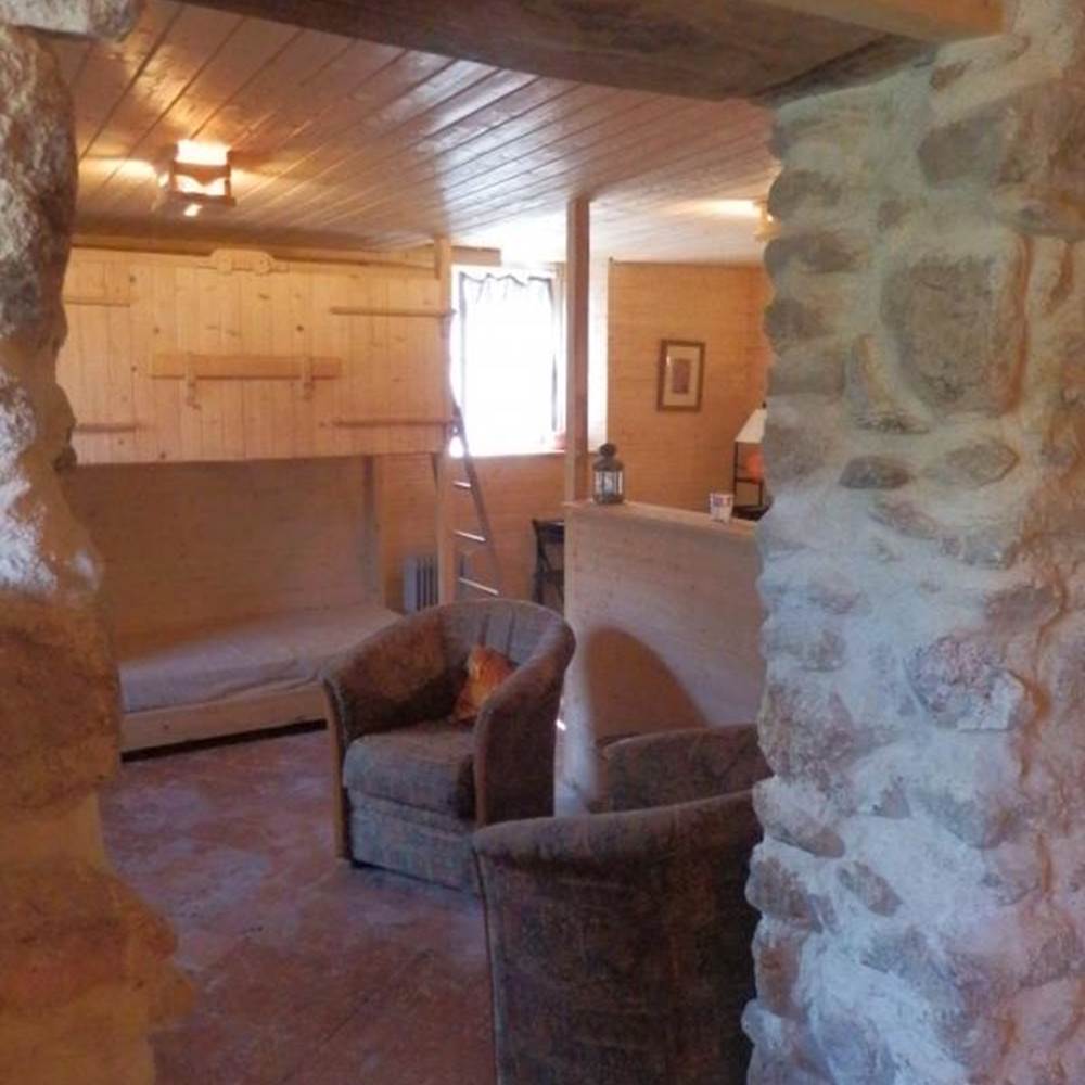Pierre et bois - vue depuis la kitchenette-presta