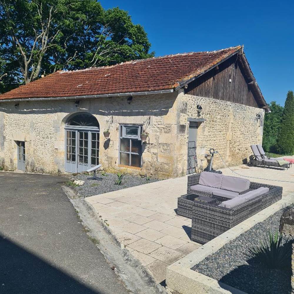 drive to apartment-presta