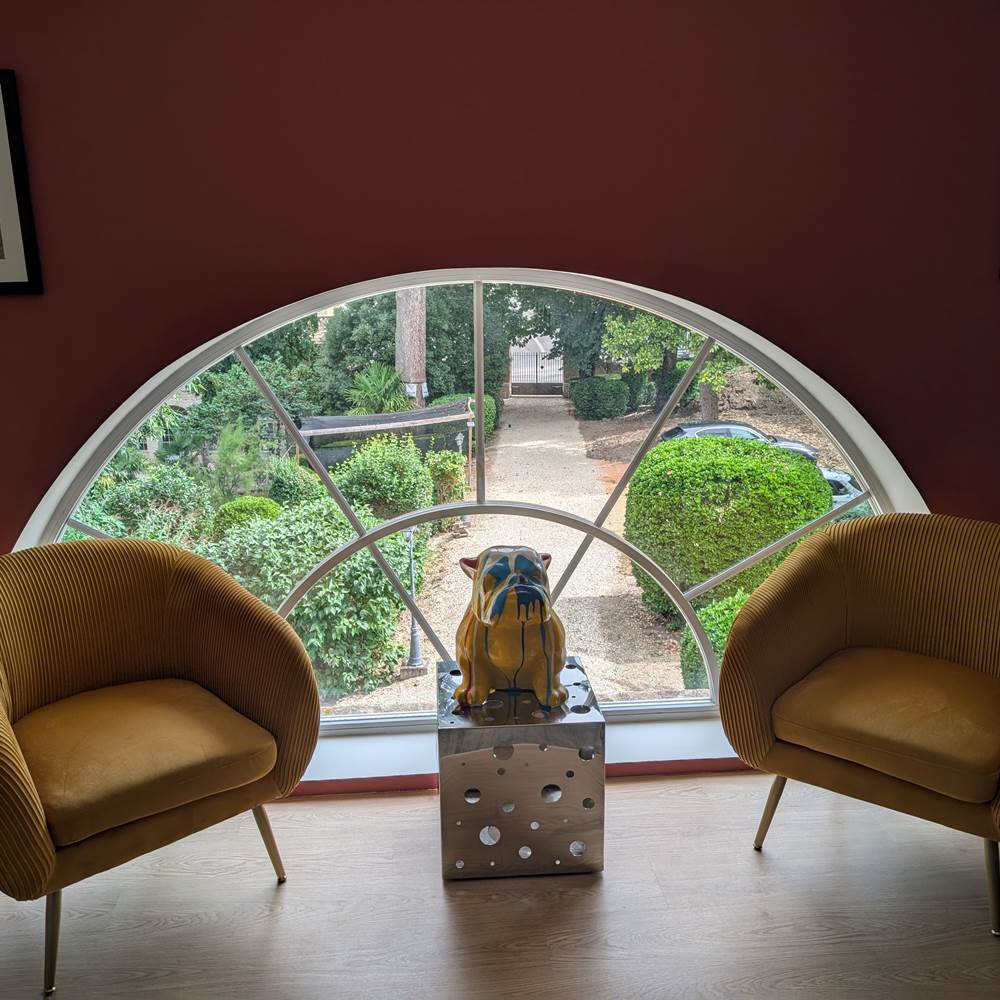 Vue du salon à l'étage sut le parc-presta