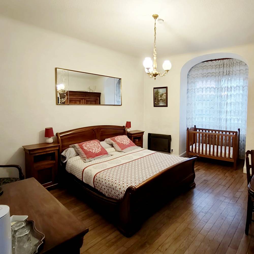 Chambre double double la Grenouille Verte, espace bureau et lit bébé gratuit jusqu'à 2 ans-gallery