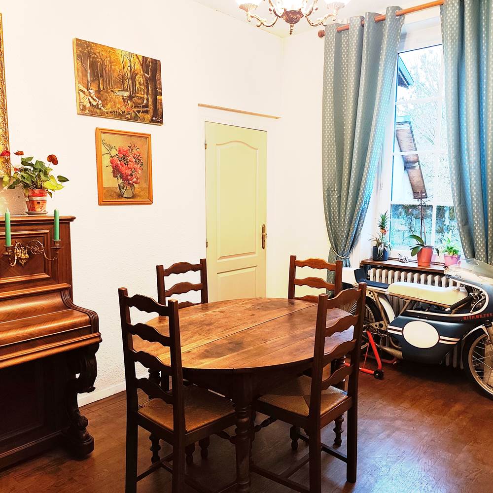 Salle du Petit Déjeuner/ Salon, espace des Arts, Tableau Le Mont Blanc de Reignier 1886, Les Pivoines de Cabaussel,1901, Piano Herad 1901 et Gitane Testi Spécial Corsa 1977-gallery