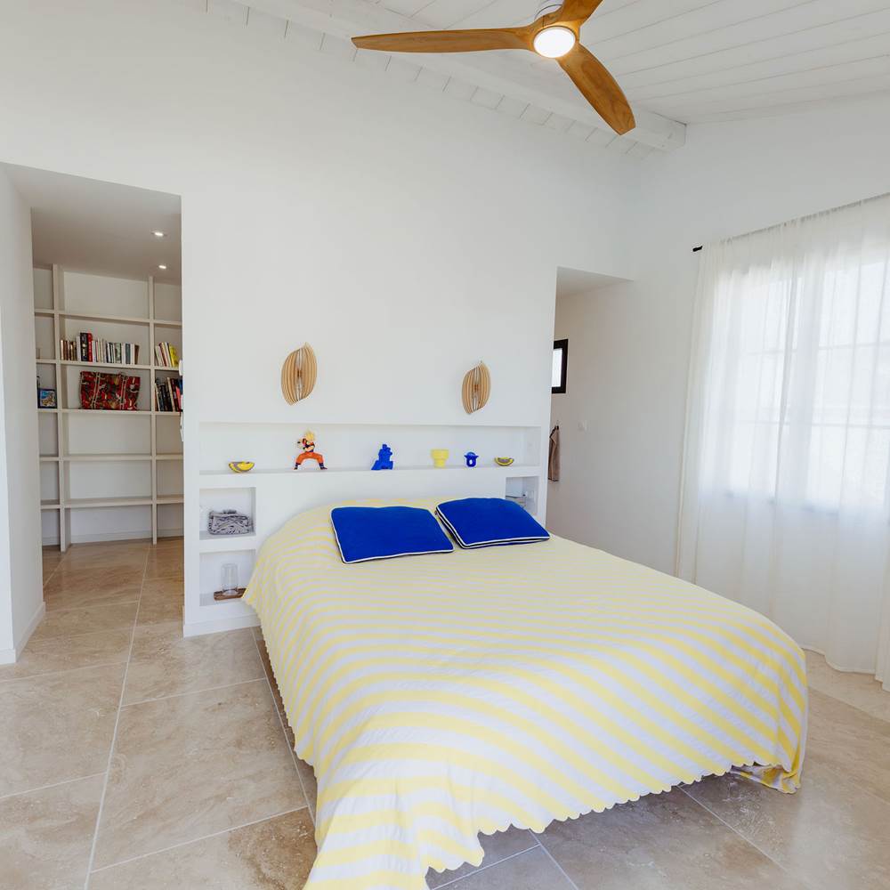Villa Bleu Baya chambre 3 suite parentale lit double et salle d'eau